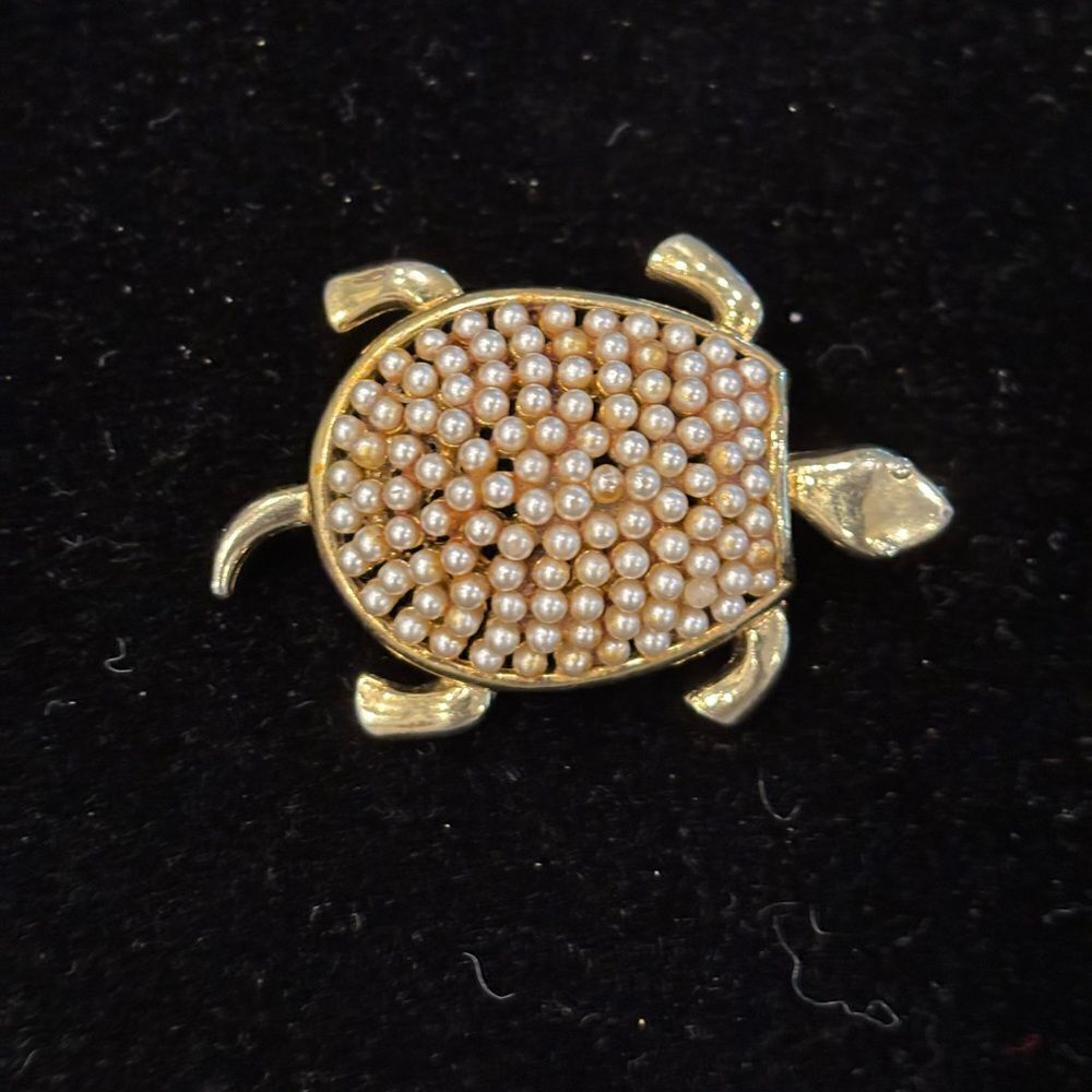 MARVELLA Gold Tone and Seed Bead PearlโSea Turtle Brooch Vintage